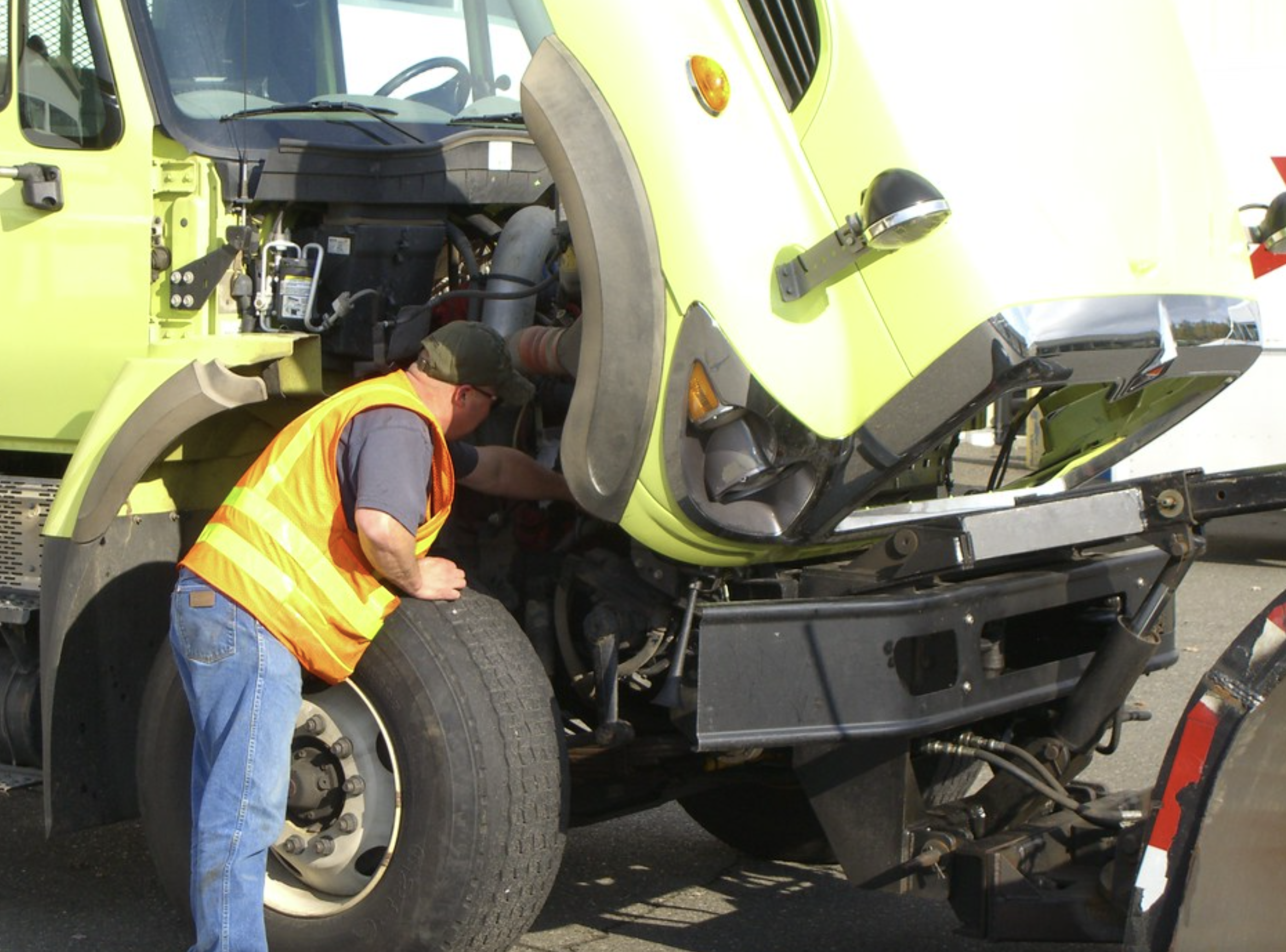 this image shows mobile truck repair in Florence, KY